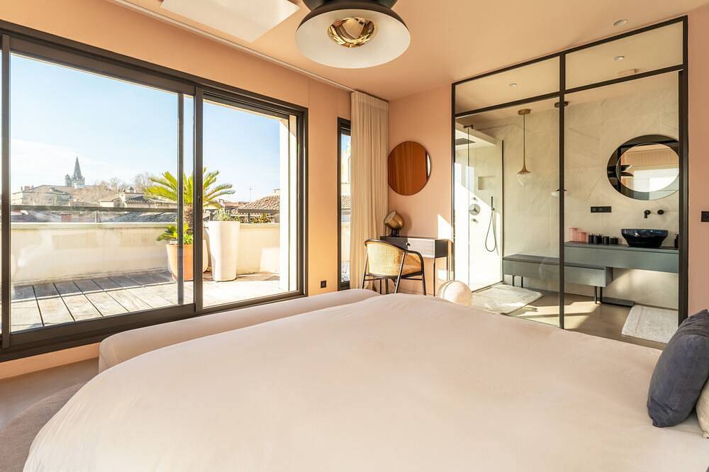 Appartement entier, Penthouse d’exception — vue Palais • clim • terrasse • parking inclus in Avignon, Vaucluse
