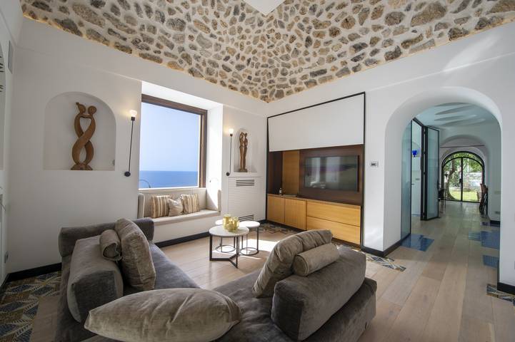 Location de vacances pour 10 personnes, avec Balcon et Jacuzzi ainsi que Terrasse et Jardin à Positano - 3