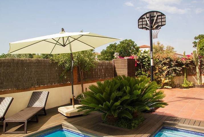 Chalet para 9 personas, con jardín y piscina, Familias con niños en Garraf - 2