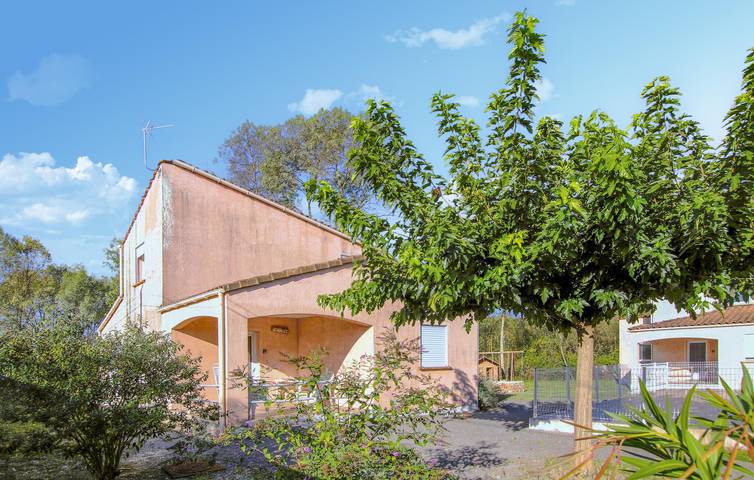 Location de vacances pour 6 personnes, avec jardin ainsi que terrasse et piscine, animaux acceptés à Lablachère - 2