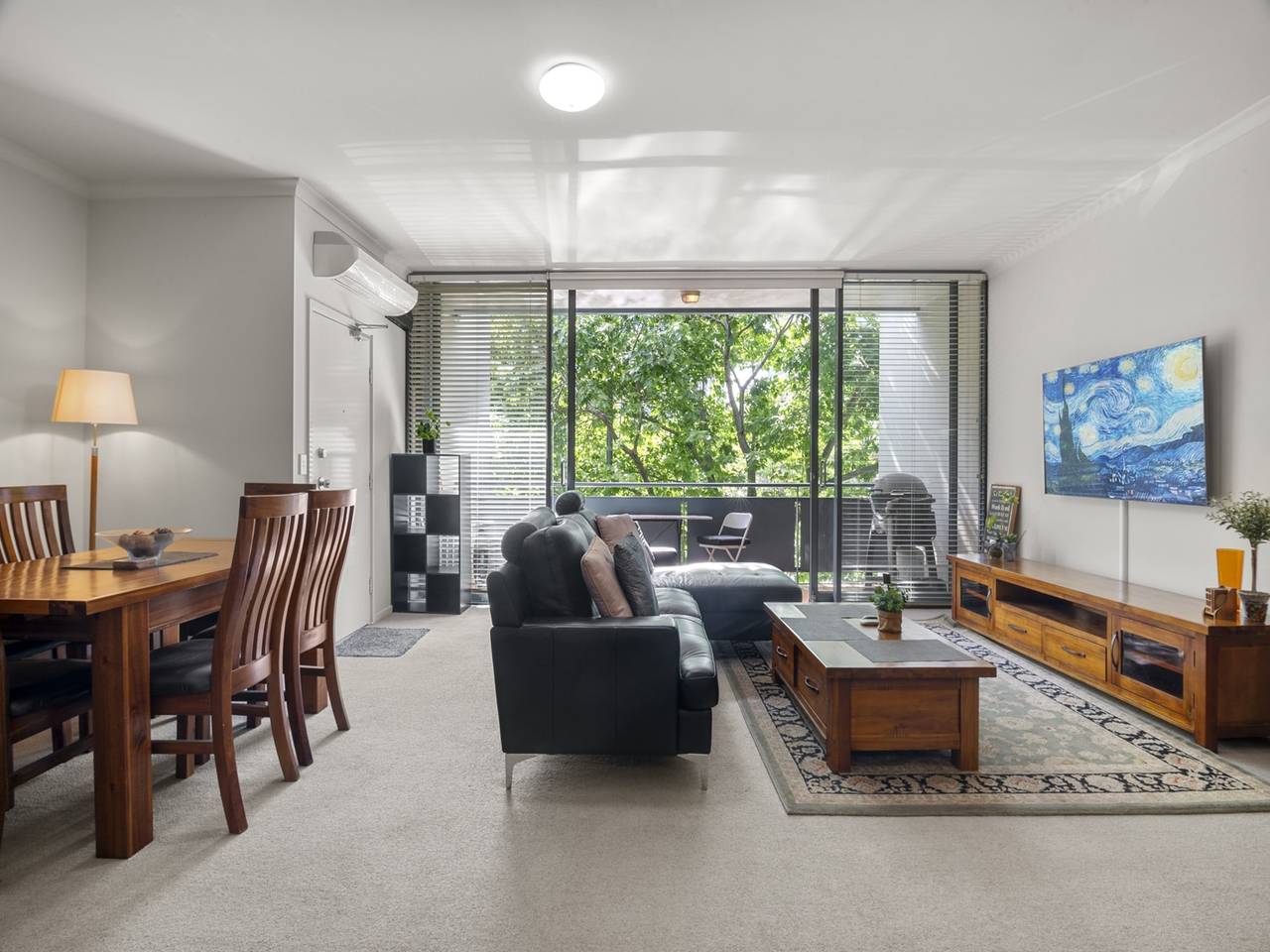 Entire apartment, Central 2-Bed Pad with Tennis Court, in Southbank, Melbourne