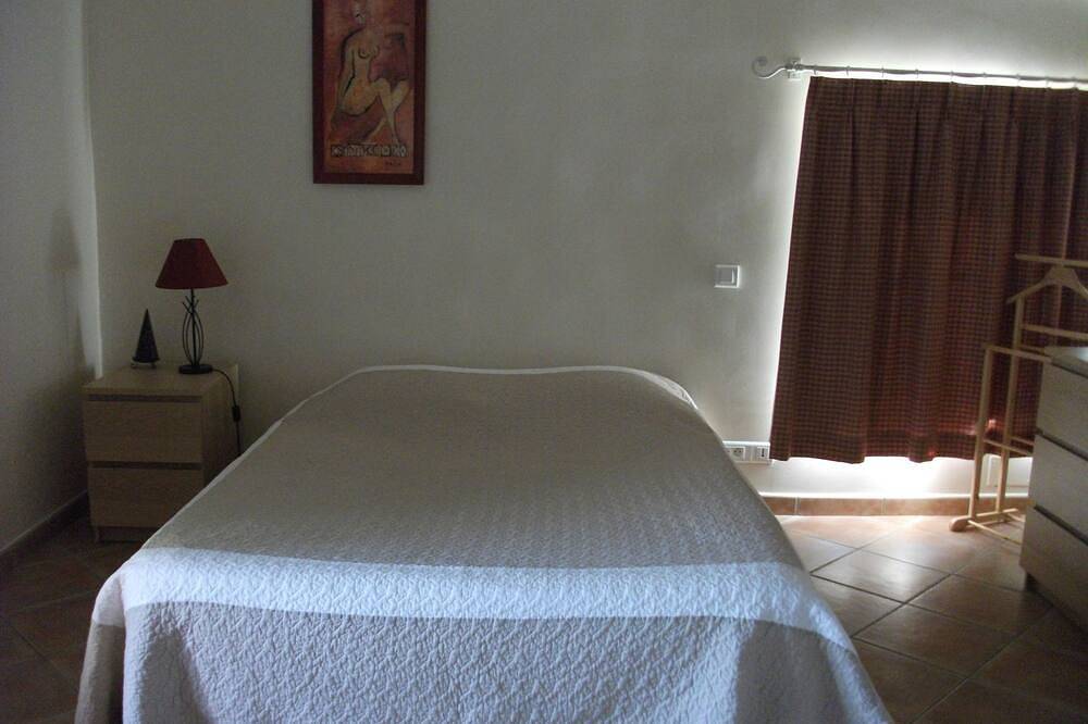 Bastidon, Pool, 3000 m2 Land, für 2-4 Personen, Apt, Luberon in Apt, Regionaler Naturpark Luberon