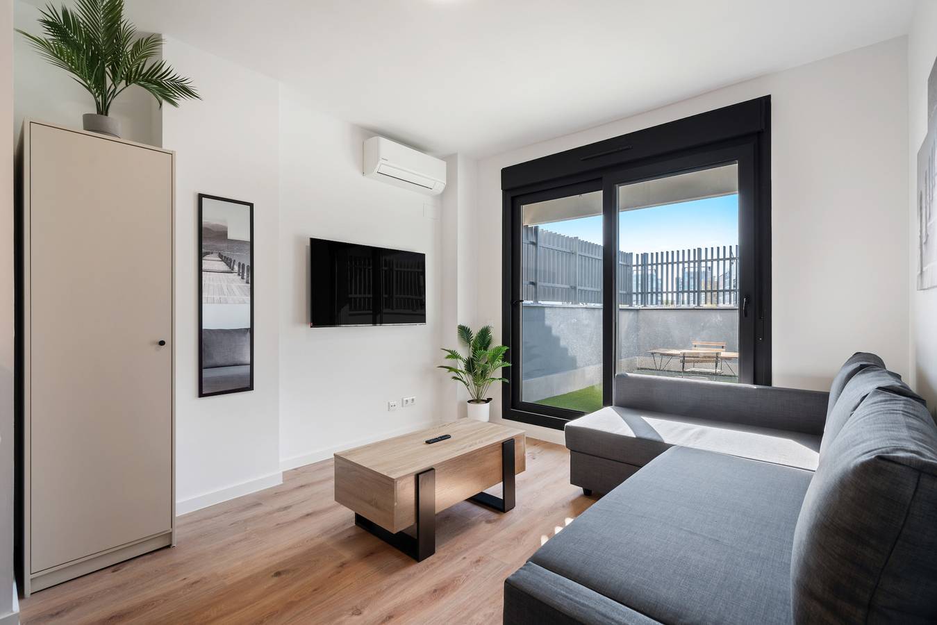 Ganze Wohnung, Apartamento reformado con garaje y piscina de alquiler temporal in San Sebastián de los Reyes, Madrid Province