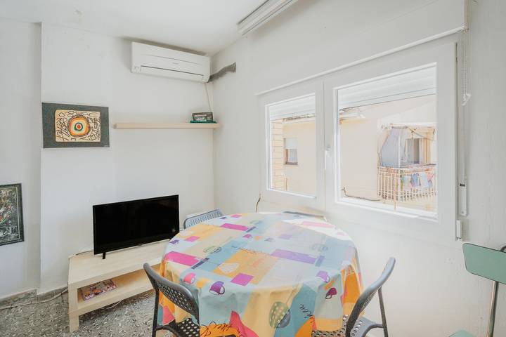 Casa Vacacional 'Pisito De Pueblo Ii' con Vista a la Montaña, Wi-Fi y Aire Acondicionado in Navaluenga, Valle del Alberche