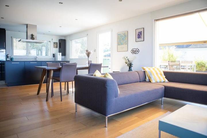 Ferienwohnung für 5 Personen, mit Balkon und Terrasse sowie Pool und Seeblick in Murten