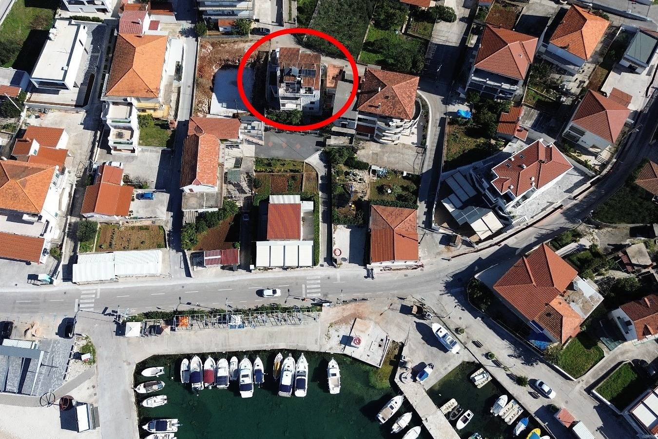 Ganze Wohnung, 1-Zimmer-Ferienwohnung mit Balkon und Meerblick Okrug Gornji, Ciovo A-11374-a in Okrug Gornji, Ciovo