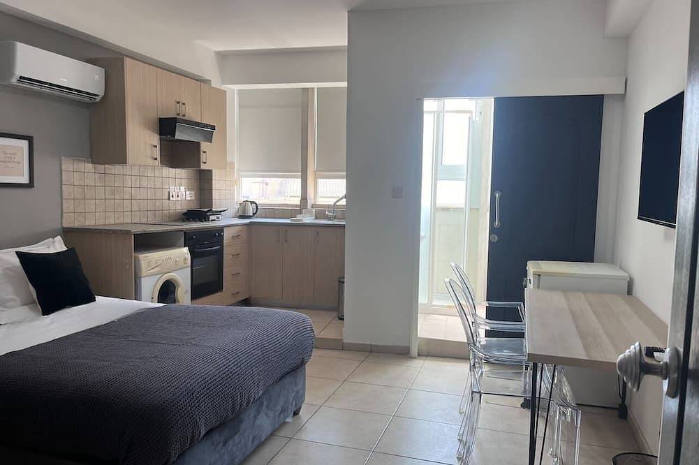 Ganze Wohnung, Phaedrus Living: Hoopoe Residencies 104 in Nikosia, Südzypern