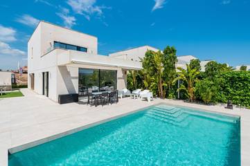 Casa rural para 8 personas, con piscina además de jardín y terraza en Los Montesinos