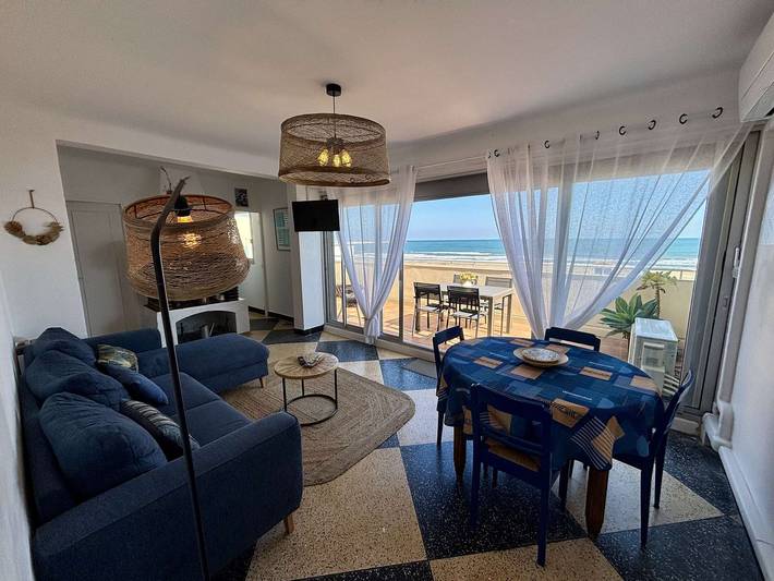 Ganze Wohnung, 2-Zimmer-Wohnung mit Terrasse und Meerblick, 50m vom Strand entfernt in Port-la-Nouvelle, Mittelmeerküste (Frankreich)