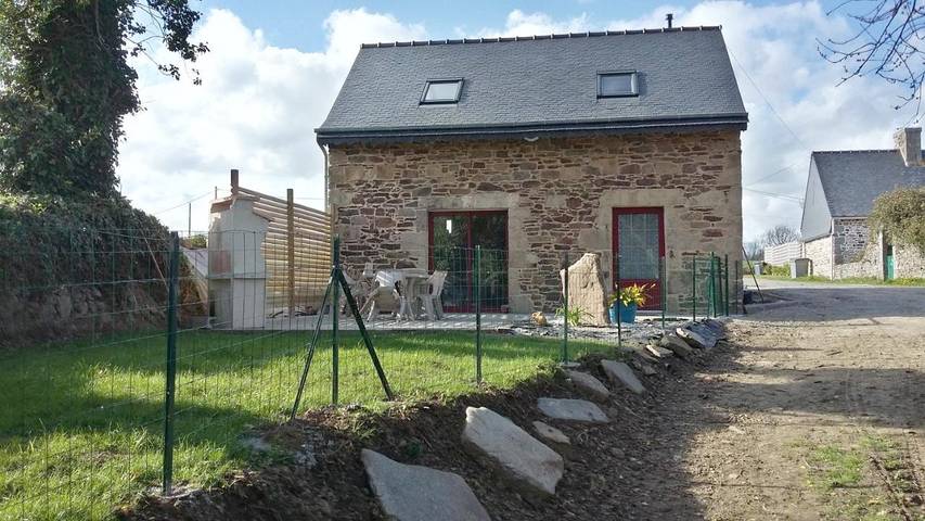 Location de vacances pour 11 personnes, avec Terrasse ainsi que Jardin et Vue à Bégard