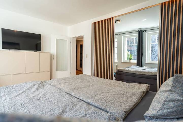 Ganze Wohnung, Zentrale Fewo mit 2 Schlafzimmern & Innenhof in der Altstadt von Stralsund in Ozeaneum Stralsund, Stralsund