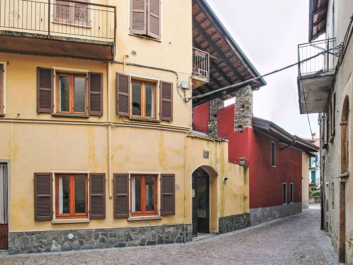 Gîte pour 4 personnes, avec balcon à Brovello-Carpugnino