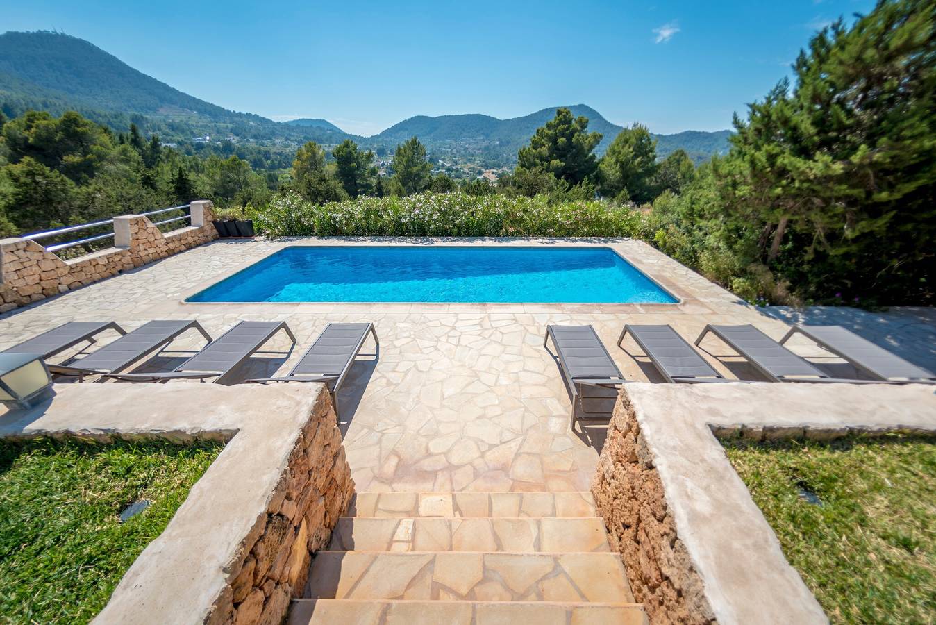 Fantastic Estate with Mountain View, Pool and Wi-Fi; Pets Allowed, Parking Available in San José (Ibiza), Sant Josep de sa Talaia