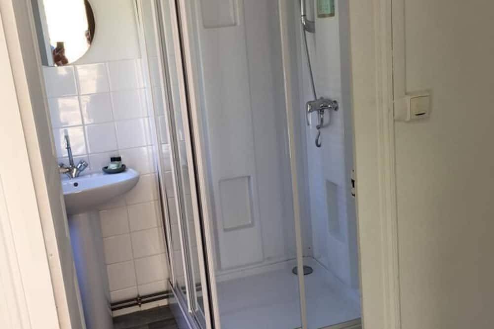 Apartamento entero, Estudio-Apartamento-Baño privado con ducha-Vista al campo in Beynac-et-Cazenac, Périgord Noir