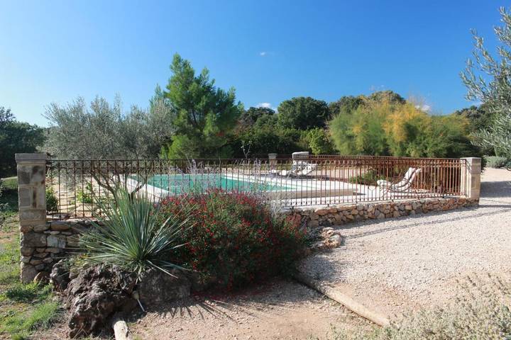 Location de vacances pour 5 personnes, avec piscine ainsi que jardin et vue, adapté aux familles à Argelliers - 2