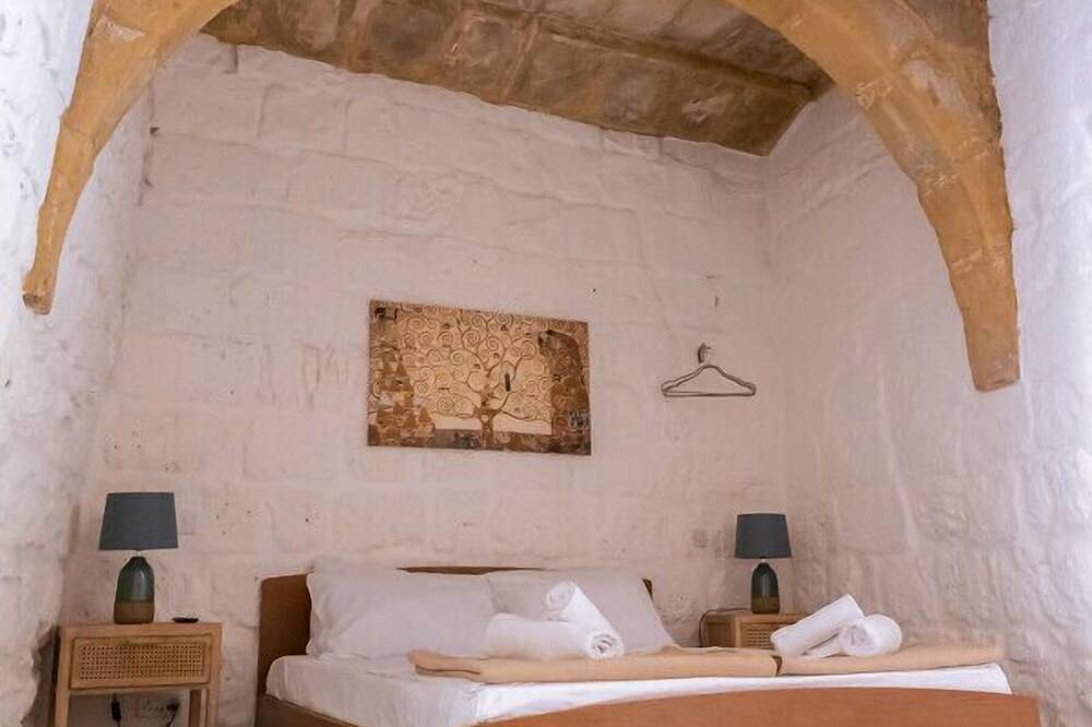 Ganze Wohnung, Historic Hideaway: 900-Year-Old Converted Studio in Victoria (Malta), Gozo