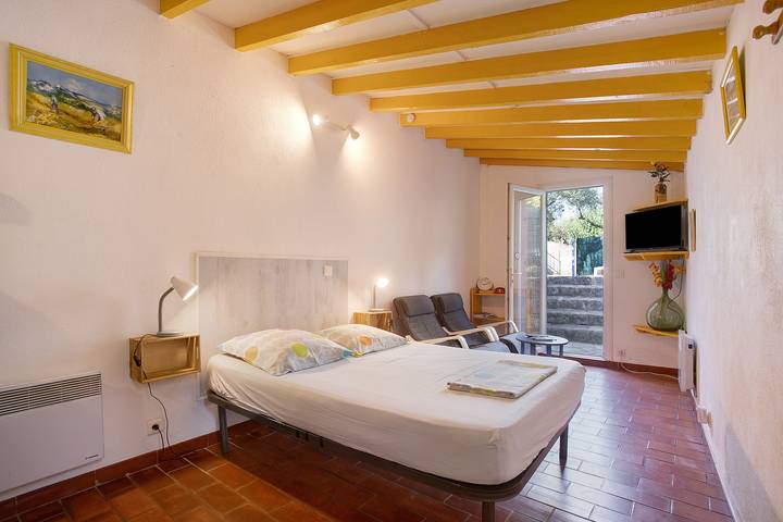Estudio entero, Apartamento estudio 'Meublé' con piscina compartida, jardín privado y Wi-Fi in Lorgues, Region de Draguignan