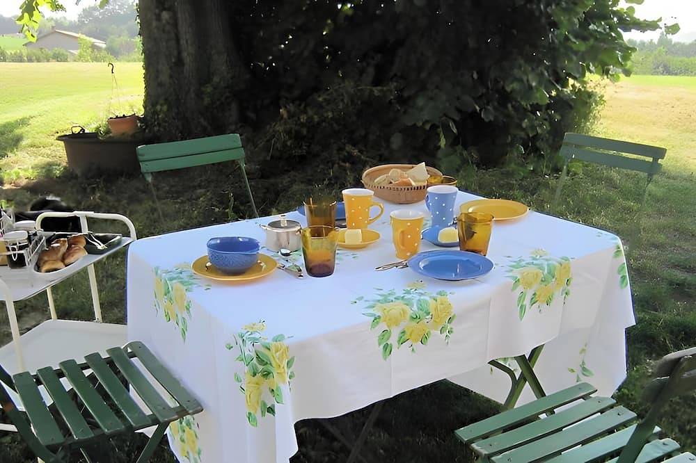 Chambre d’hôtes « Canard » avec piscine partagée, jardin commun et Wi-Fi in Hauterives, Région de Valence