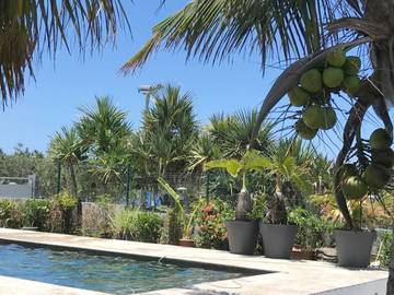 Gîte pour 5 personnes, avec piscine ainsi que jardin et vue dans Riviere Du Mat