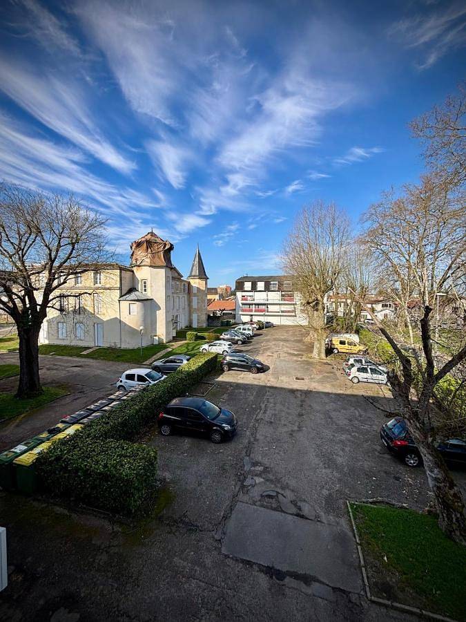 Appartement entier, Le Castelou Bright Apartment Balcony and Parking in Talence, Région de Bordeaux