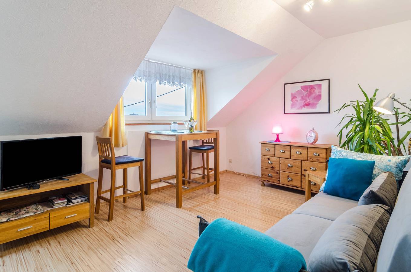 Ganze Wohnung, Ferienwohnung 'Birne' mit Seeblick, Gemeinschaftsgarten und Wlan in Meersburg, Region Bodensee-Oberschwaben