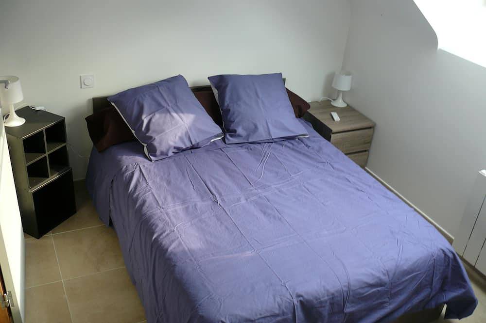 Piedra expuesta longere. 2014 in Ambon, Côte des Mégalithes