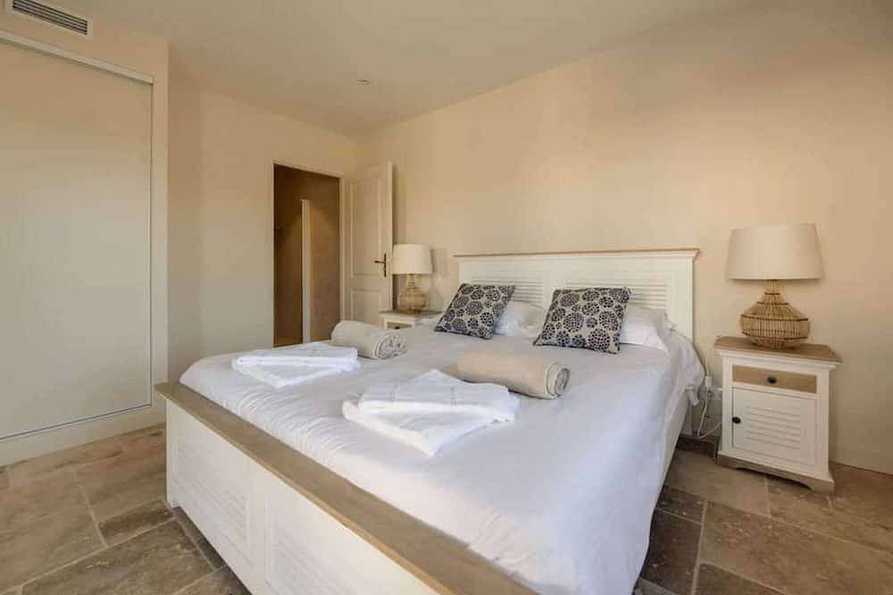 Villa Castelnau - climatisation & Piscine chauffée dans le Domaine du Château– X in Castelnau-de-Montmiral, Région d'Albi