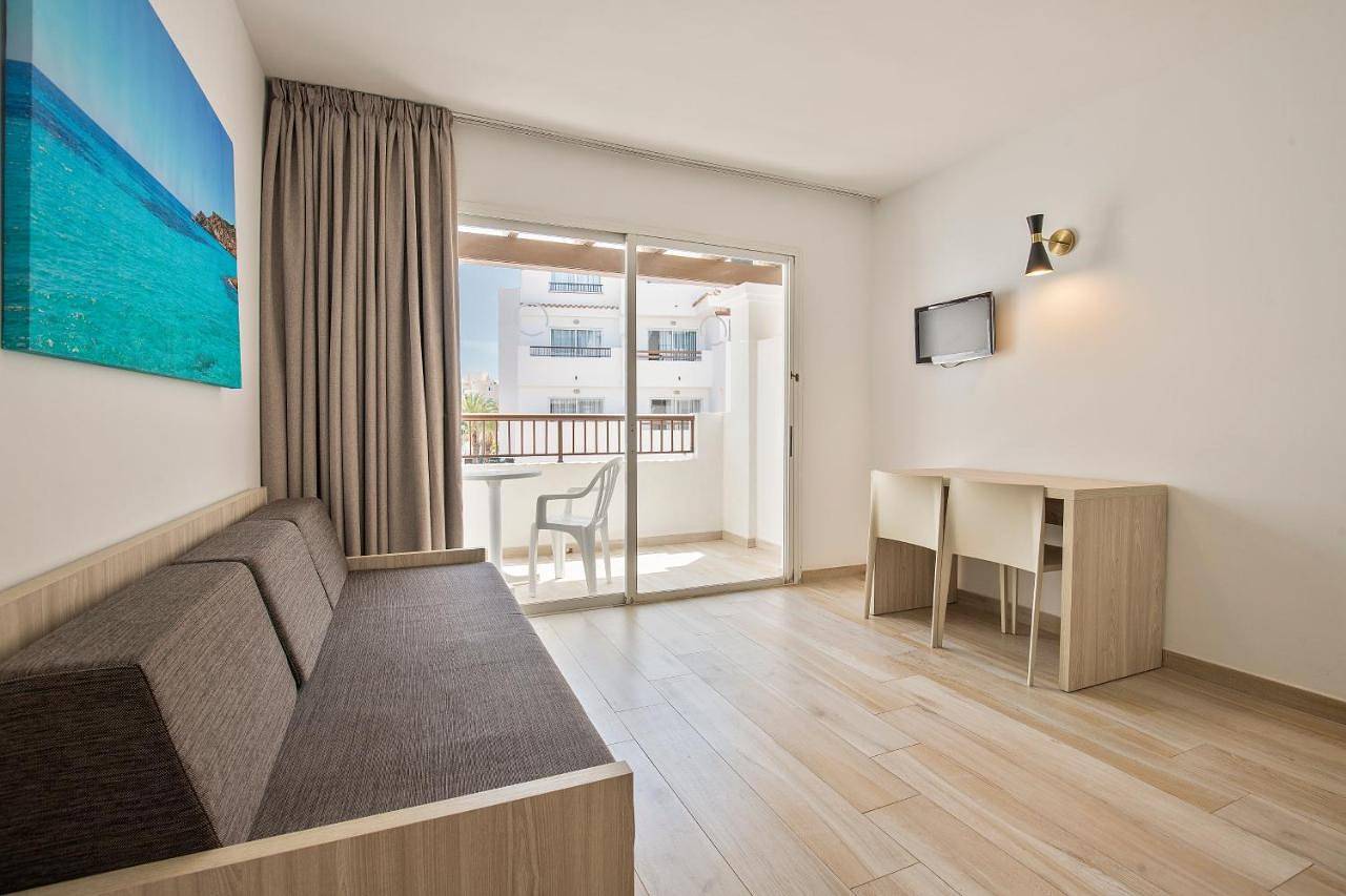 Sunside Ibiza Studios - Only Adults in Ocean Beach Ibiza, Sant Antoni de Portmany