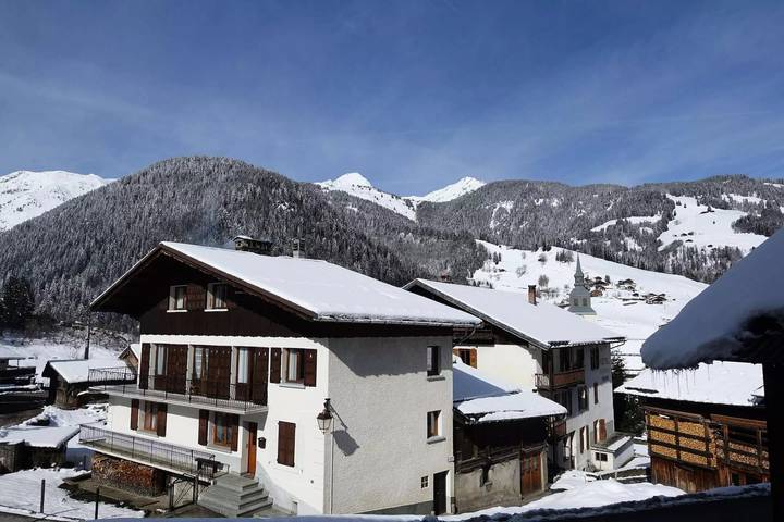 Gîte pour 15 personnes, avec vue dans Arêches
