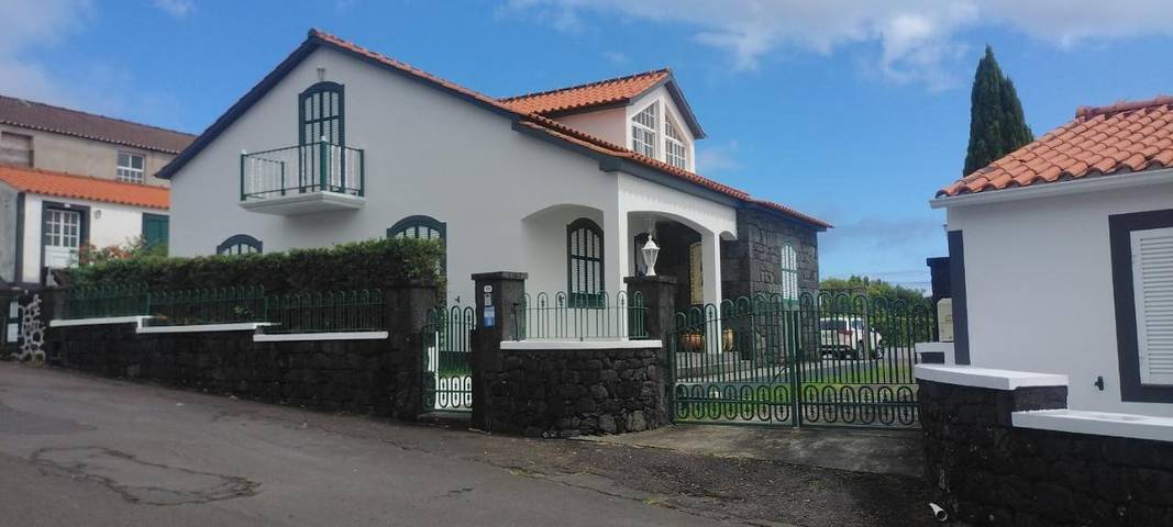 Casa de férias para 3 pessoas, com jardim e vista em São Roque do Pico