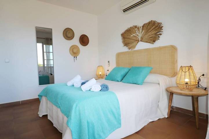 Villa Las Marinas 2 – Piscine Privée & Vue, in Arenal d'en Castell, Es Mercadal