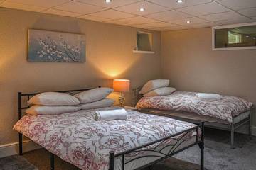 Log Cabin for 5 People in Blackpool, North West England, Photo 1