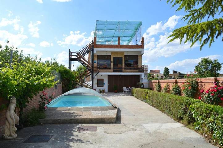 Apartamento para 14 personas, con Balcón y Terraza además de Jardín y Piscina en Cella