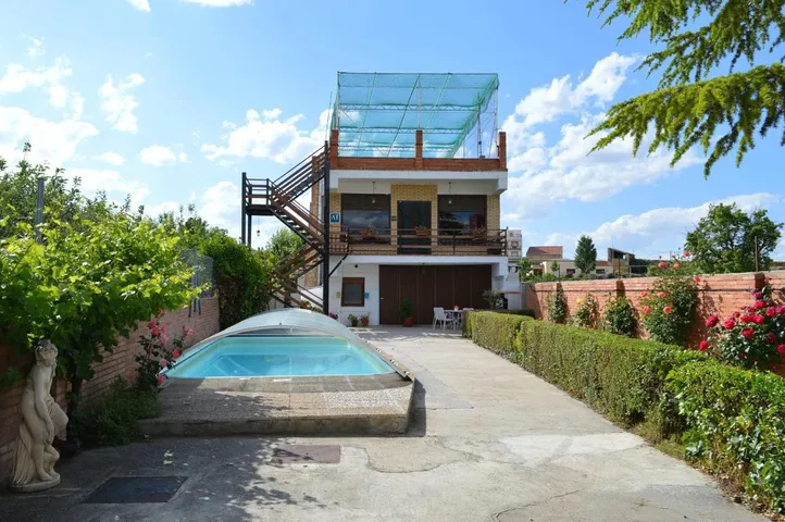 Maison de vacances pour 14 personnes, avec piscine et jardin ainsi que balcon et vue - 1