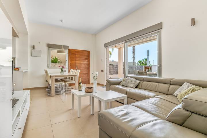 Villa "Casa Imjo Begane Grond" met Privé Zwembad, Privé Terrassen & Airconditioning in Laguna Green, Orihuela