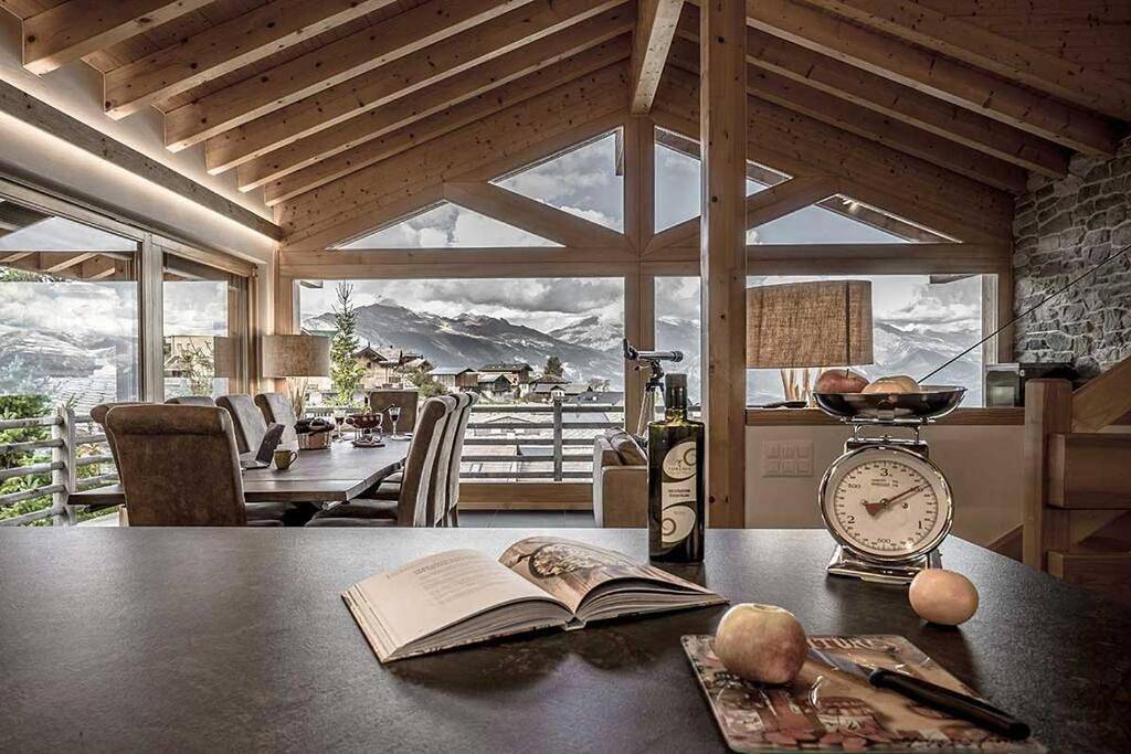 Modern Chalet Jacuzzi and Sauna in St. Moritz 3 Bad, St. Moritz