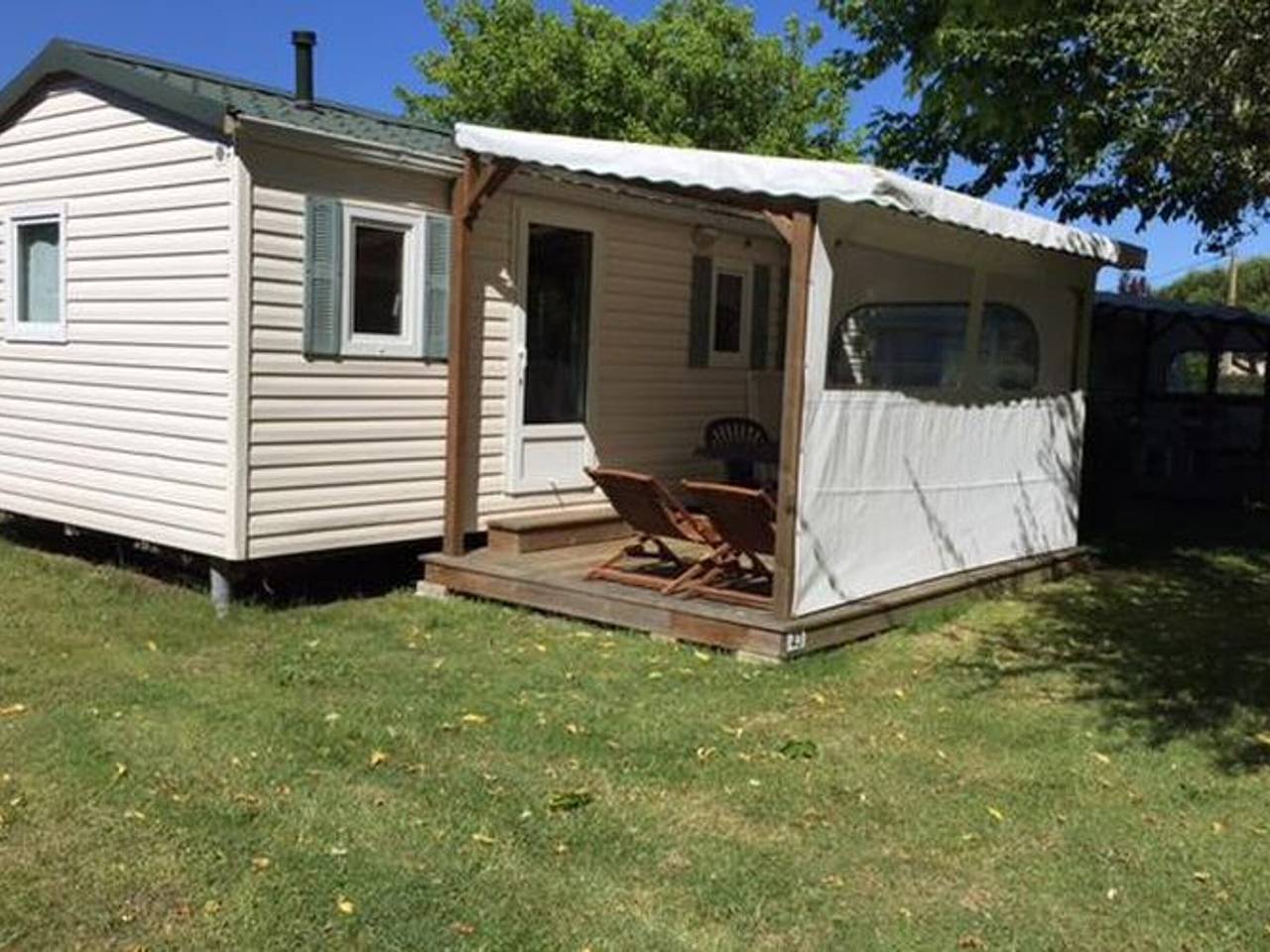 Mobile home with terrace - 4 people, 2 bedrooms in Vendays-Montalivet, Médoc Regional Natural Park