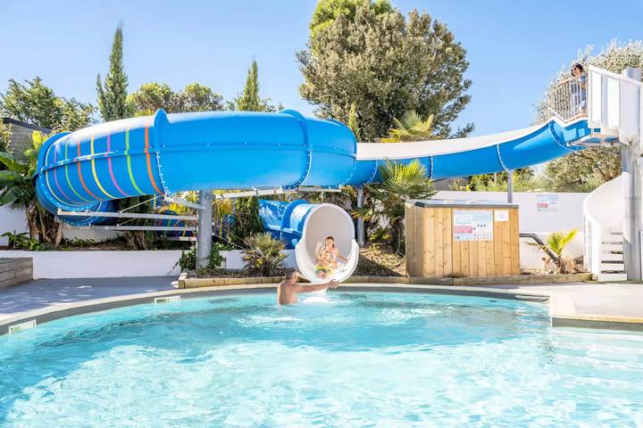 Camping für 5 Personen, mit Terrasse und Pool in Nouvelle-Aquitaine