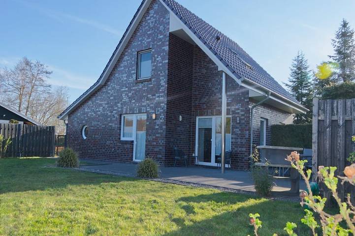 Ferienhaus für 2 Personen, mit Terrasse und Garten sowie Sauna in Großes Meer
