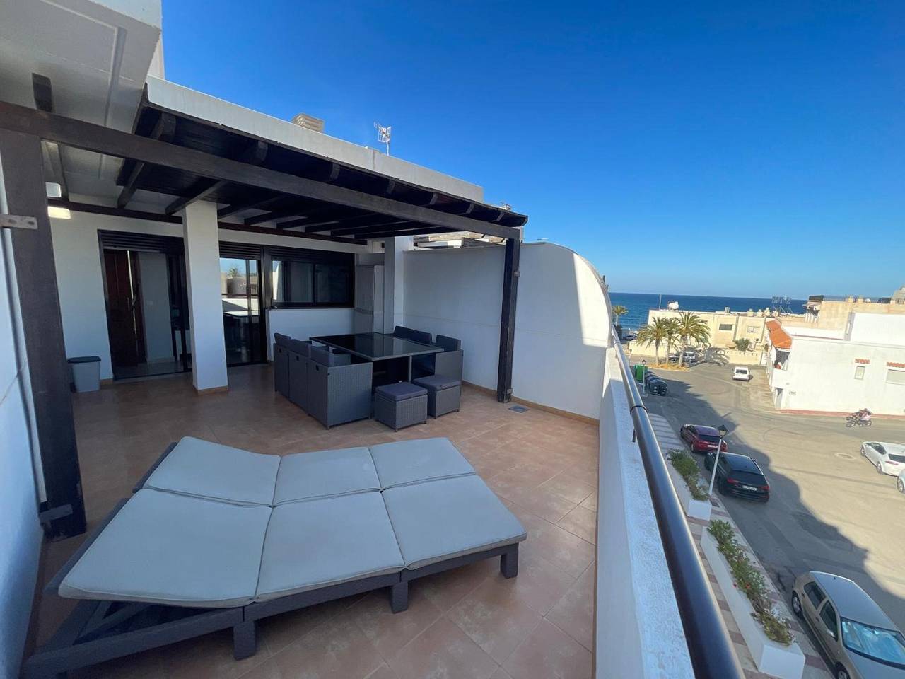 Apartamento entero, Ático Carboneras con terraza y vistas al mar in Playa de los Barquicos (Carboneras), Carboneras