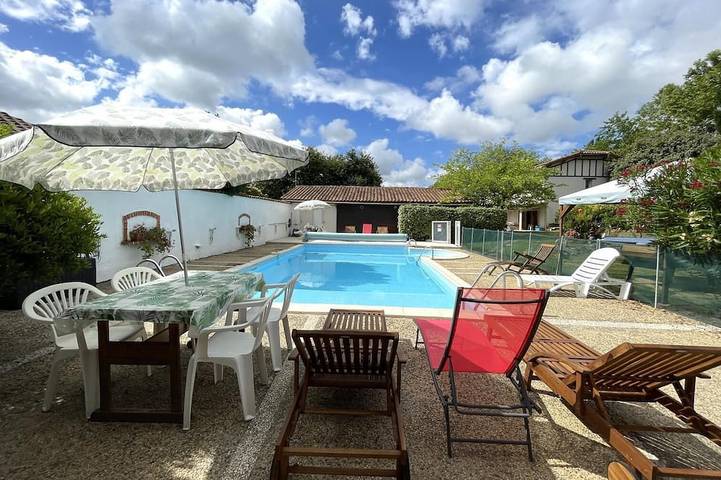 Gîte pour 4 personnes, avec piscine et jardin, animaux acceptés dans Saint-Pé-de-Léren