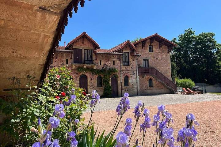 Gîte pour 6 personnes, avec jardin et balcon à Chanonat