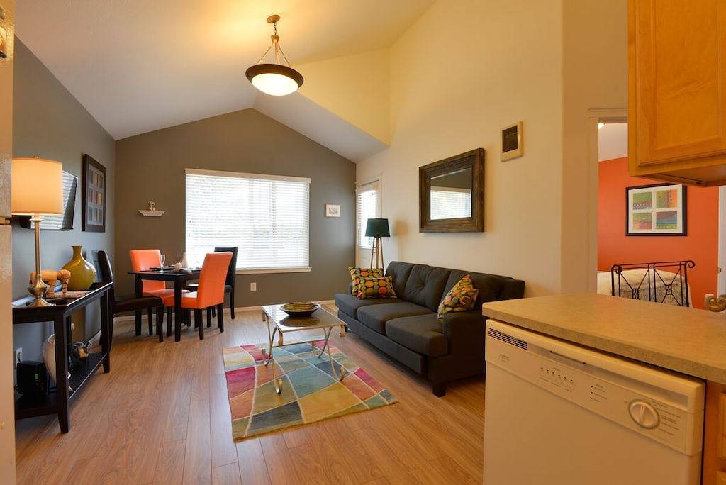 Ganze Wohnung, Ort! Zu Fuss In Die Stadt Und Zur Alten Mühle - Ein Schlafzimmer, Ein Block Vom Fluss Entfernt in Bend, Mt. Bachelor