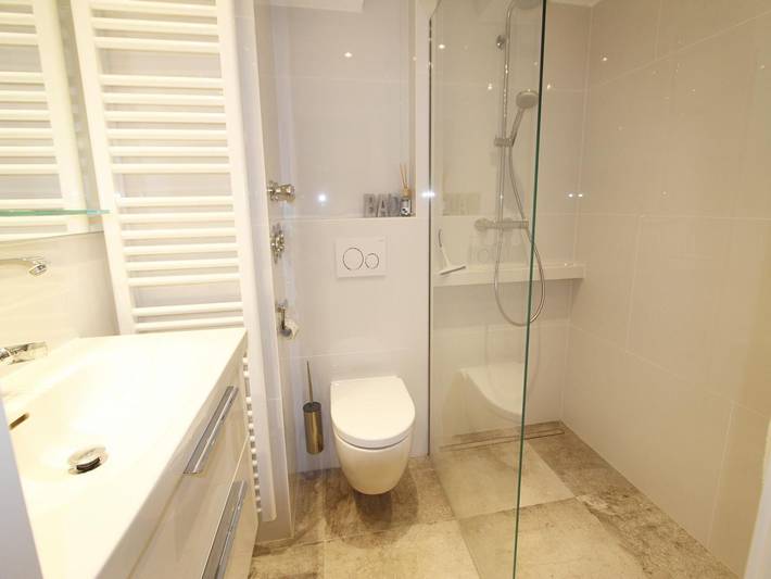Ganze Wohnung, Hochwertig eingerichtetes Ferienappartement im Erd- und Untergeschoss in Wenningstedt in Wenningstedt, Sylt