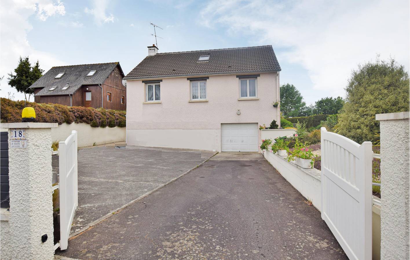 Cozy 2BR Apt near Avranches & La Sée in Marcey-les-Grèves, Baie du Mont-Saint-Michel