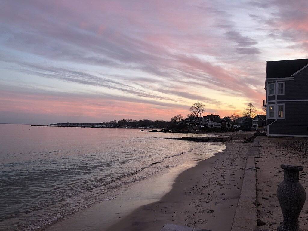 Private Beach: A Slice Of Heaven @ Niantic W/ 6 Queens 1 Full Bed in Connecticut