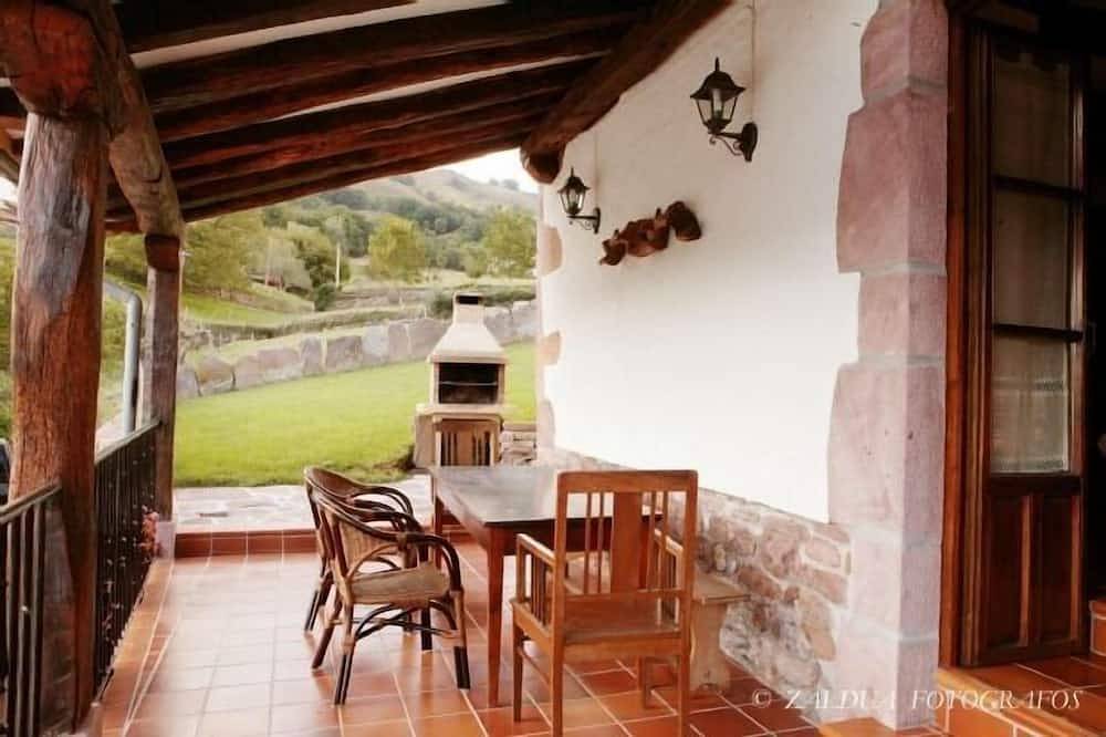 Rural house completely renovated in the Baztan valley in Azpilikueta, Baztan