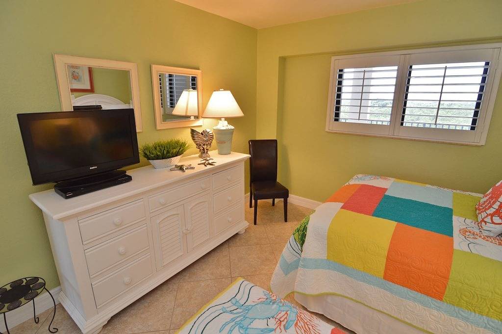 Ganze Wohnung, Blick auf das Wasser mit Private Beach Condo im Sanibel Harbor Resort in Punta Rassa, Southwest Florida