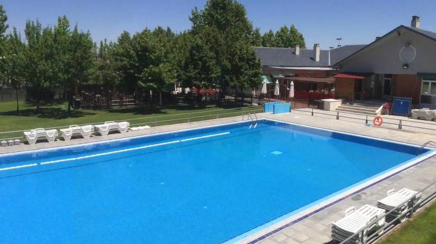 Hôtel pour 2 personnes, avec jardin ainsi que piscine et bassin pour enfant