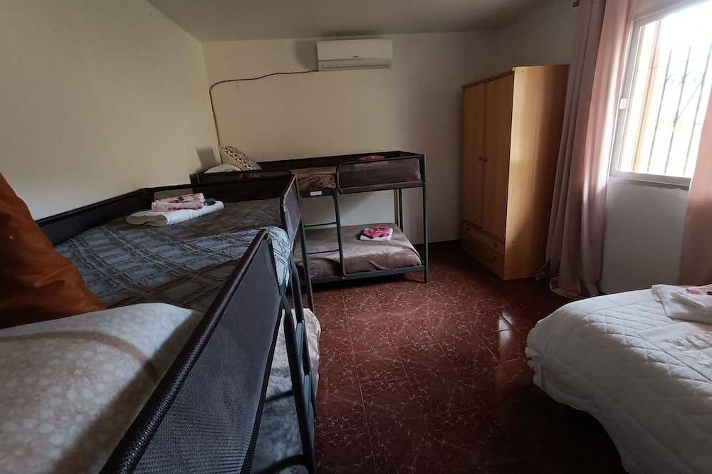 Chalet Venta del Aire Cortijo Terrón, ideal para familias y grupos, capacidad 15 in Lanjarón, Provincia de Granada